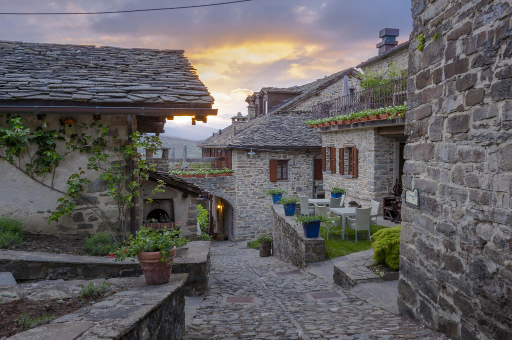 Гостевой дом Borgo Casale Albareto  Экстерьер фото